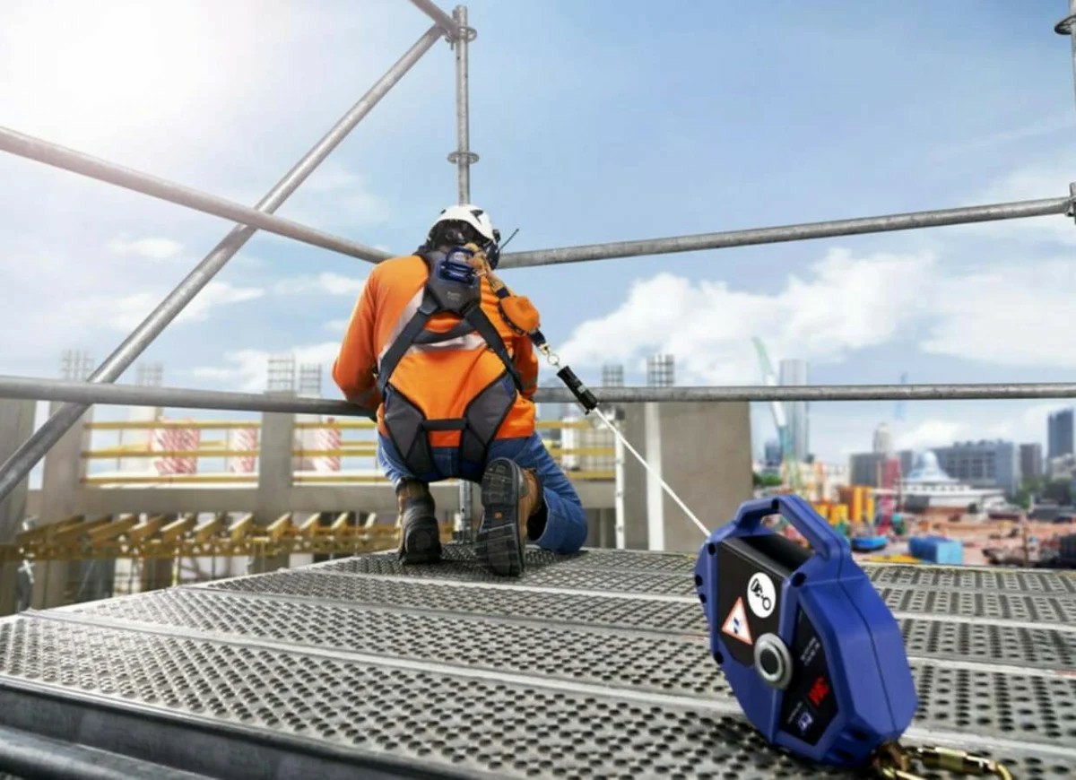 Navigating Weather Hazards: Essential Safety Practices for Working at Heights - Manual Handling Training Article