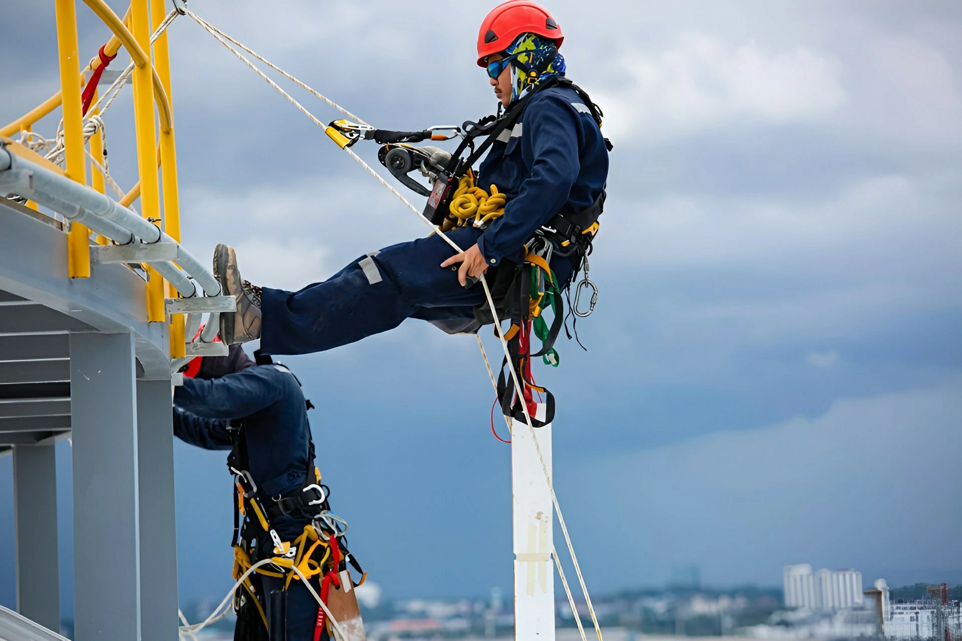 Weather Hazards and Working at Heights: How to Stay Safe in Any Condition - Manual Handling Training Article