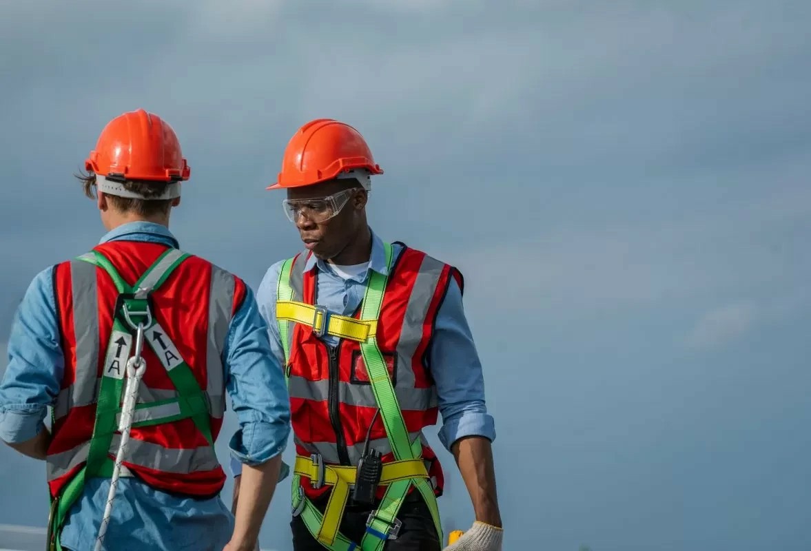 Mastering Safety: The Essential Gear for Working at Heights Everyone Should Have - Manual Handling Training Article