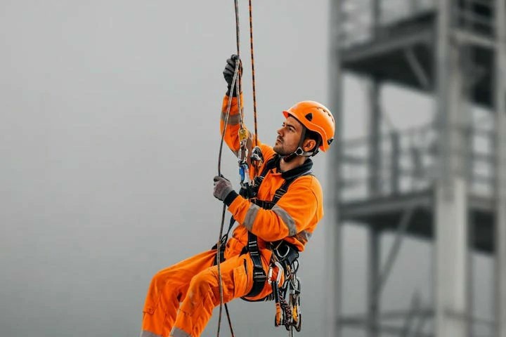 Essential Safety Gear for Working at Heights: Your Comprehensive Guide - Manual Handling Training Article